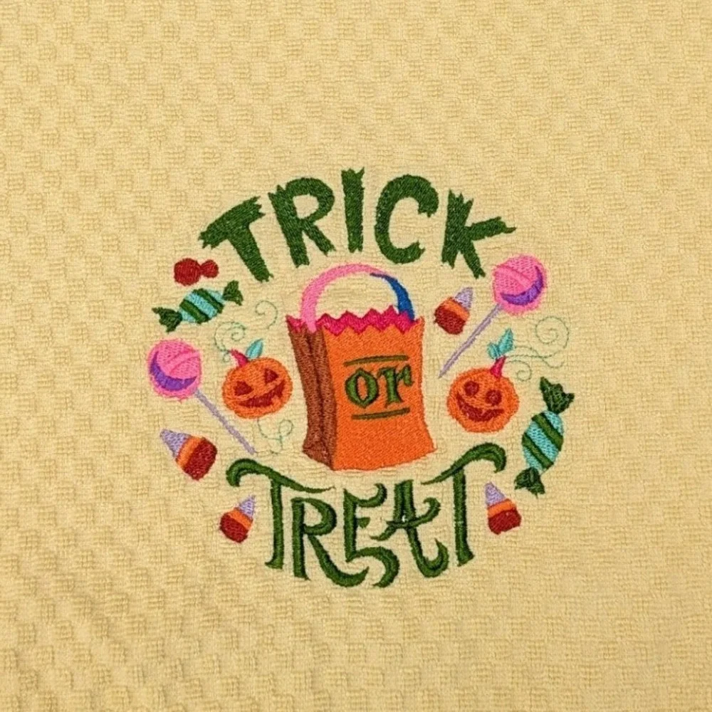 Trick or Treat Halloween Fall Kitchen Bath Bar Bath Tea Hand Towel Great Gift!